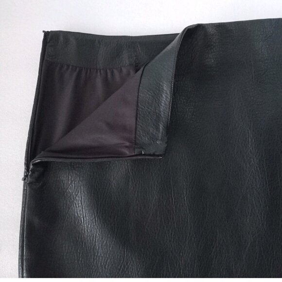 Old Navy Women's Black Heritage Faux Leather Mini Skirt Classic Preppy Size XL - Picture 6 of 10